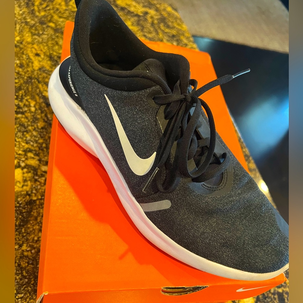 Nike Flex Experience size 9.5